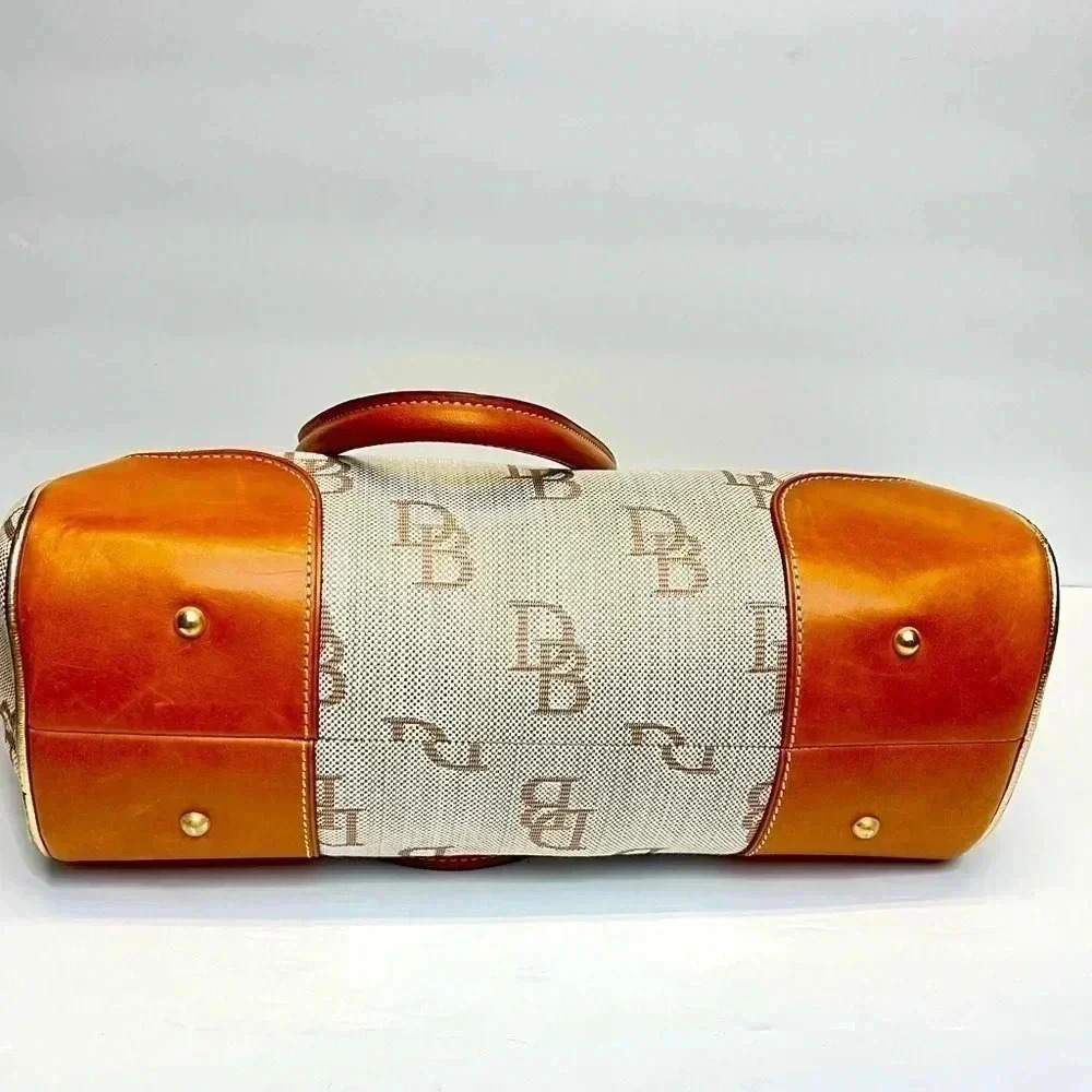 Dooney & Bourke Cream and Tan Shoulder Bag - Picture 3 of 11